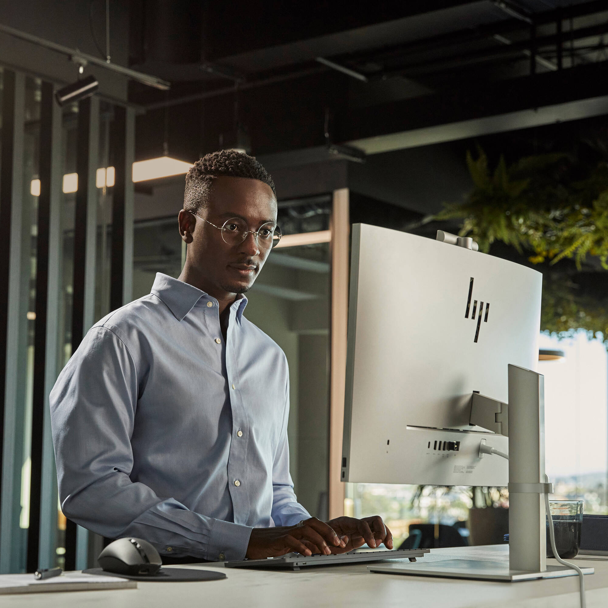HP 27" EliteOne 870 G9 Multi-Touch All-in-One Desktop Computer