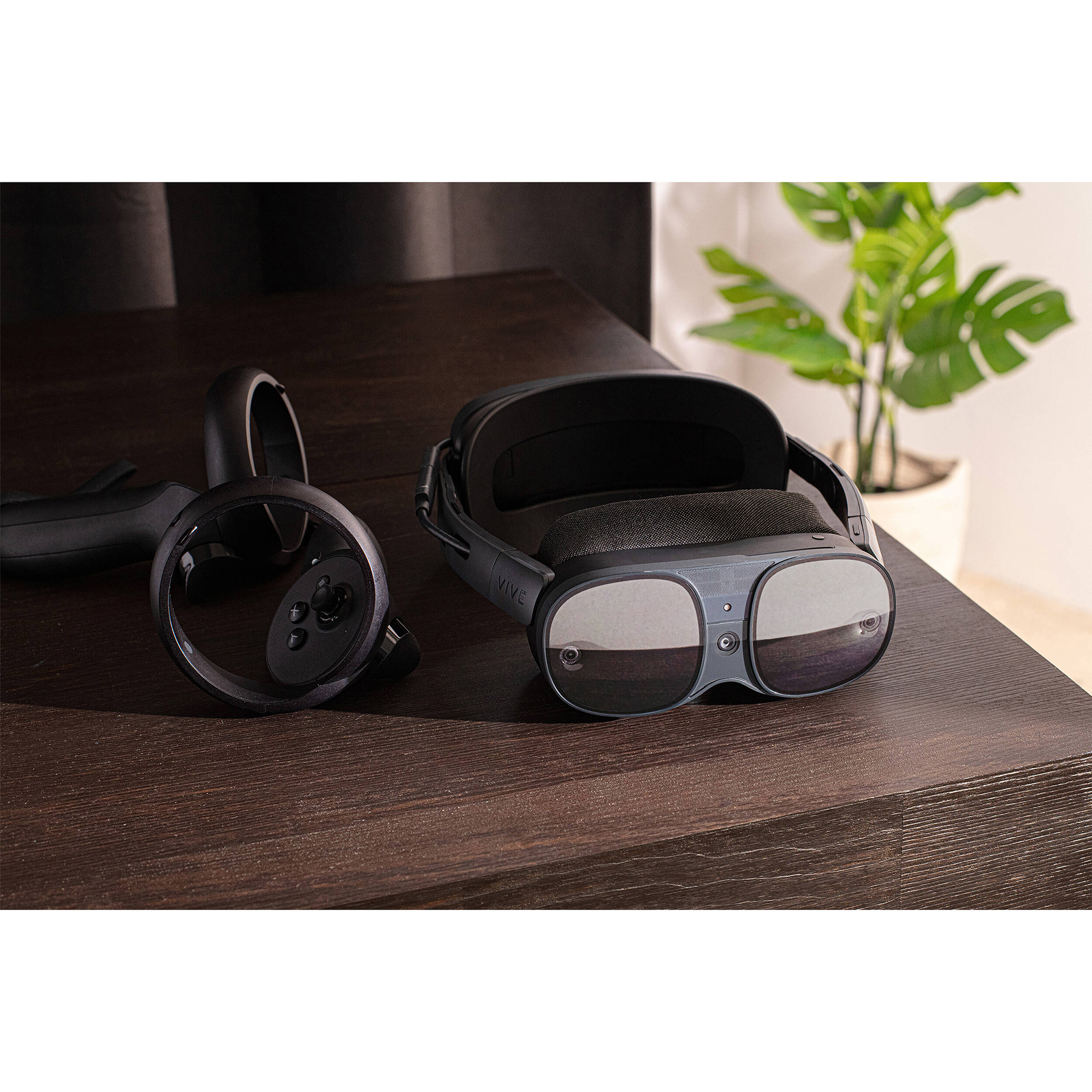 HTC VIVE XR Elite VR Headset with Deluxe Pack