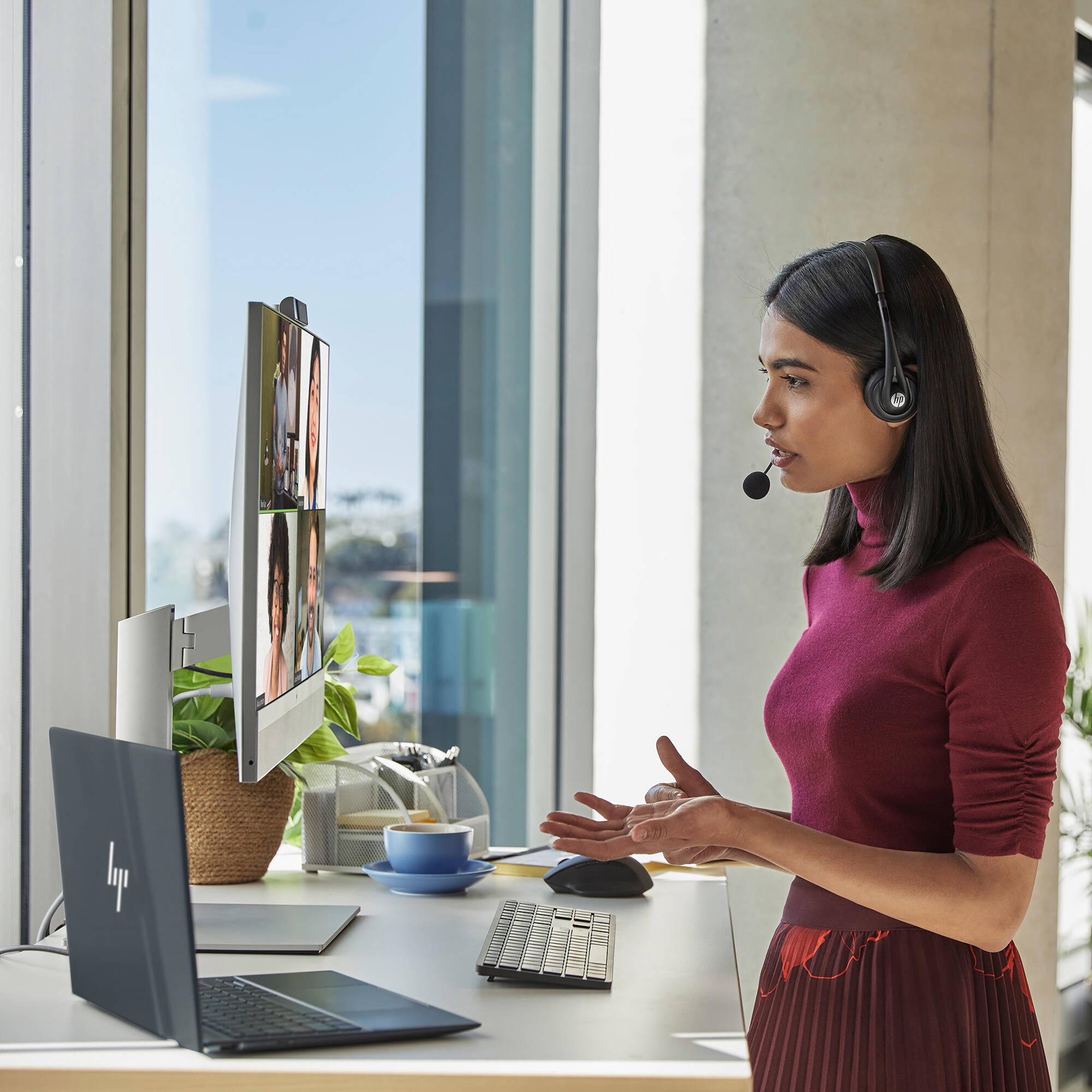 HP 27" EliteOne 870 G9 Multi-Touch All-in-One Desktop Computer