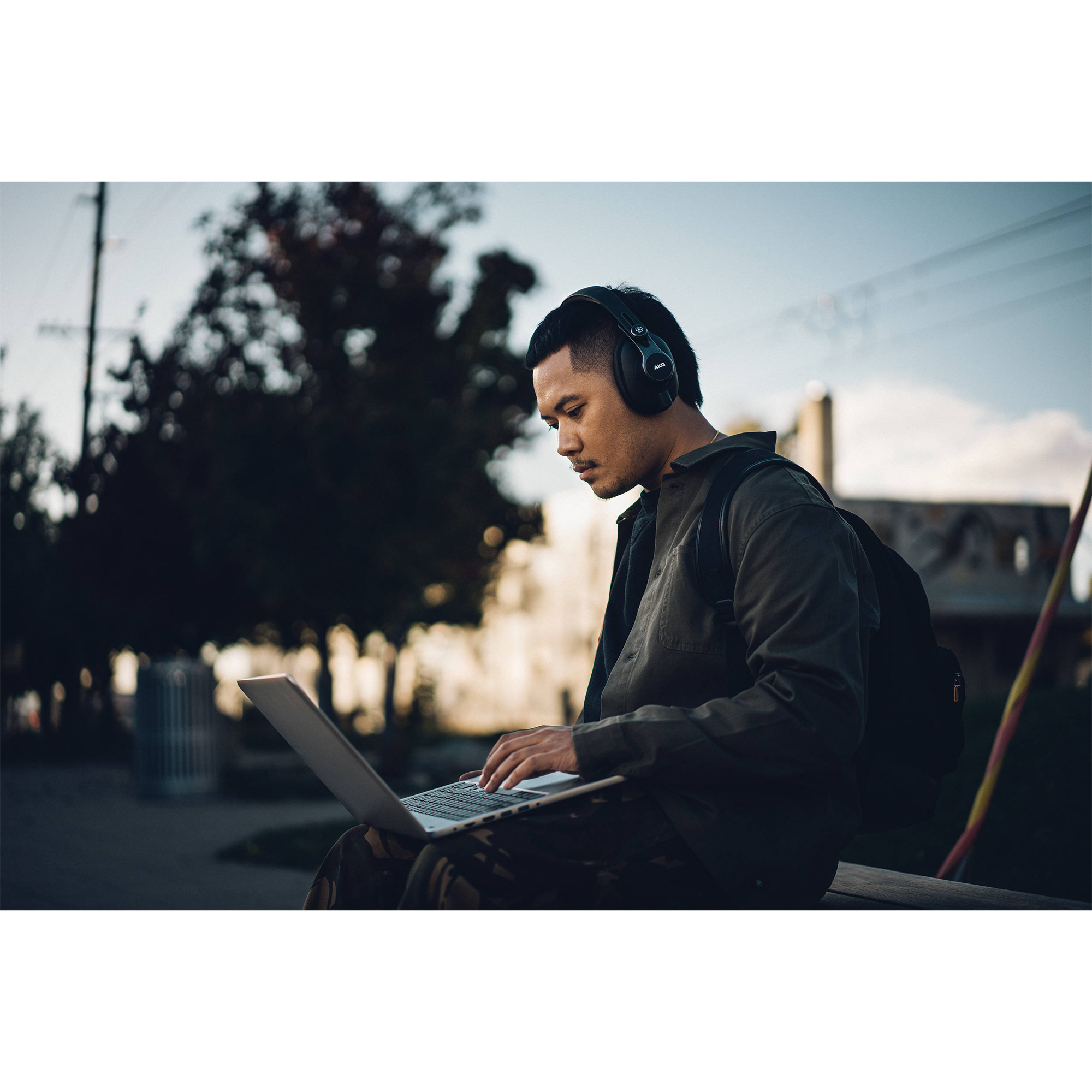 AKG K371-BT Professional Bluetooth Closed-Back Studio Headphones